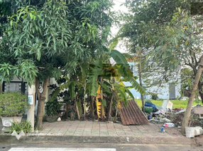 Cần bán gấp 1 lô đất đẹp đối diện công viên