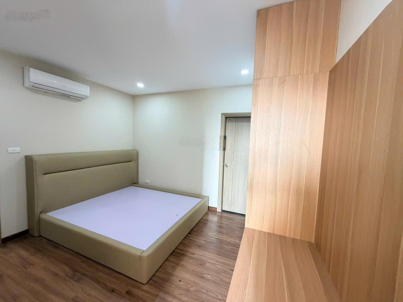 Chính chủ bán căn 60m2. Tầng trung, vuông vắn, full nội thất, sẵn sổ người Việt. 2Pn-2vs.