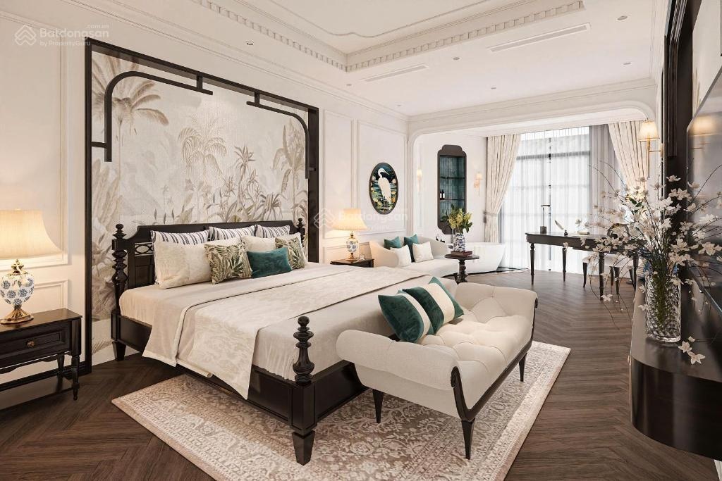 Bán nhà mặt phố spa, Khách sạn, DT gần 100m2, DTSD 350,4m2 - 12 phòng. Giá thương lượng. 0937988390