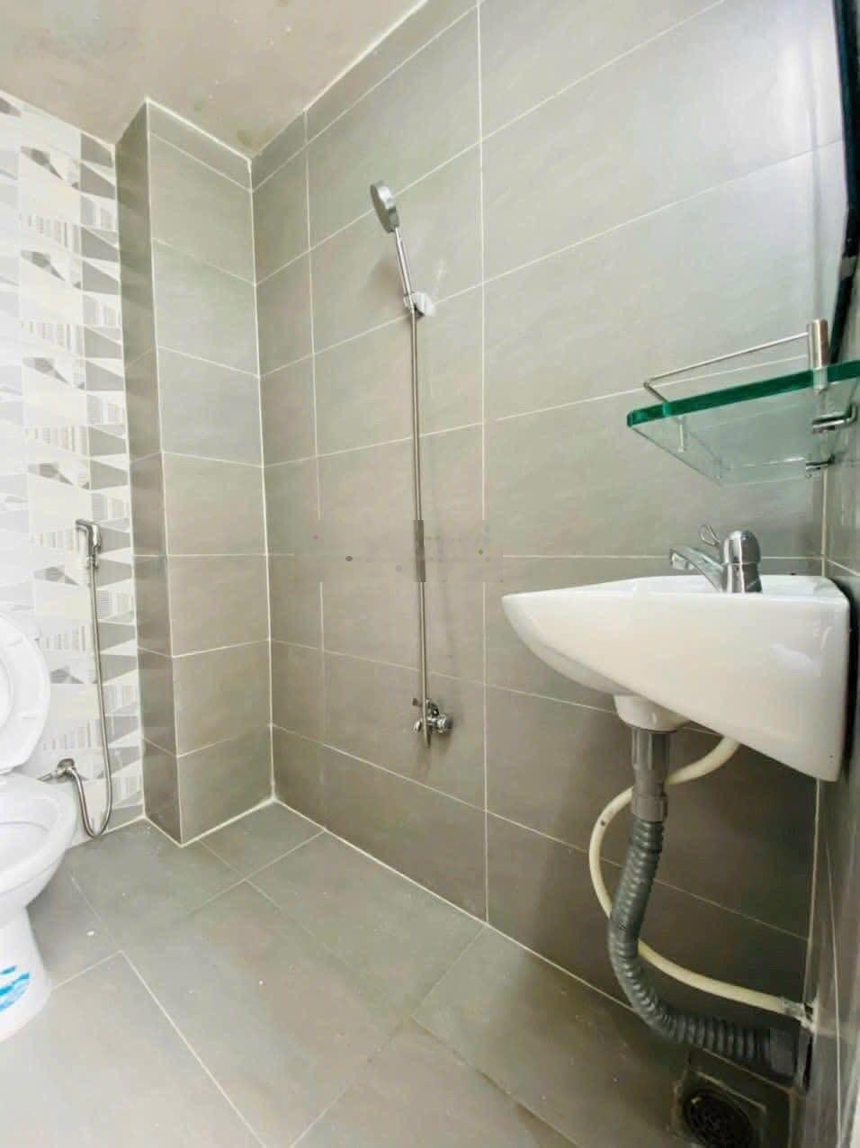 Nhà(4,4*10,5m) ở Tám Danh Phường 4 Quận 8. SHR hoàn công đủ, gần chợ Phạm Thế Hiển, LH 0934123986