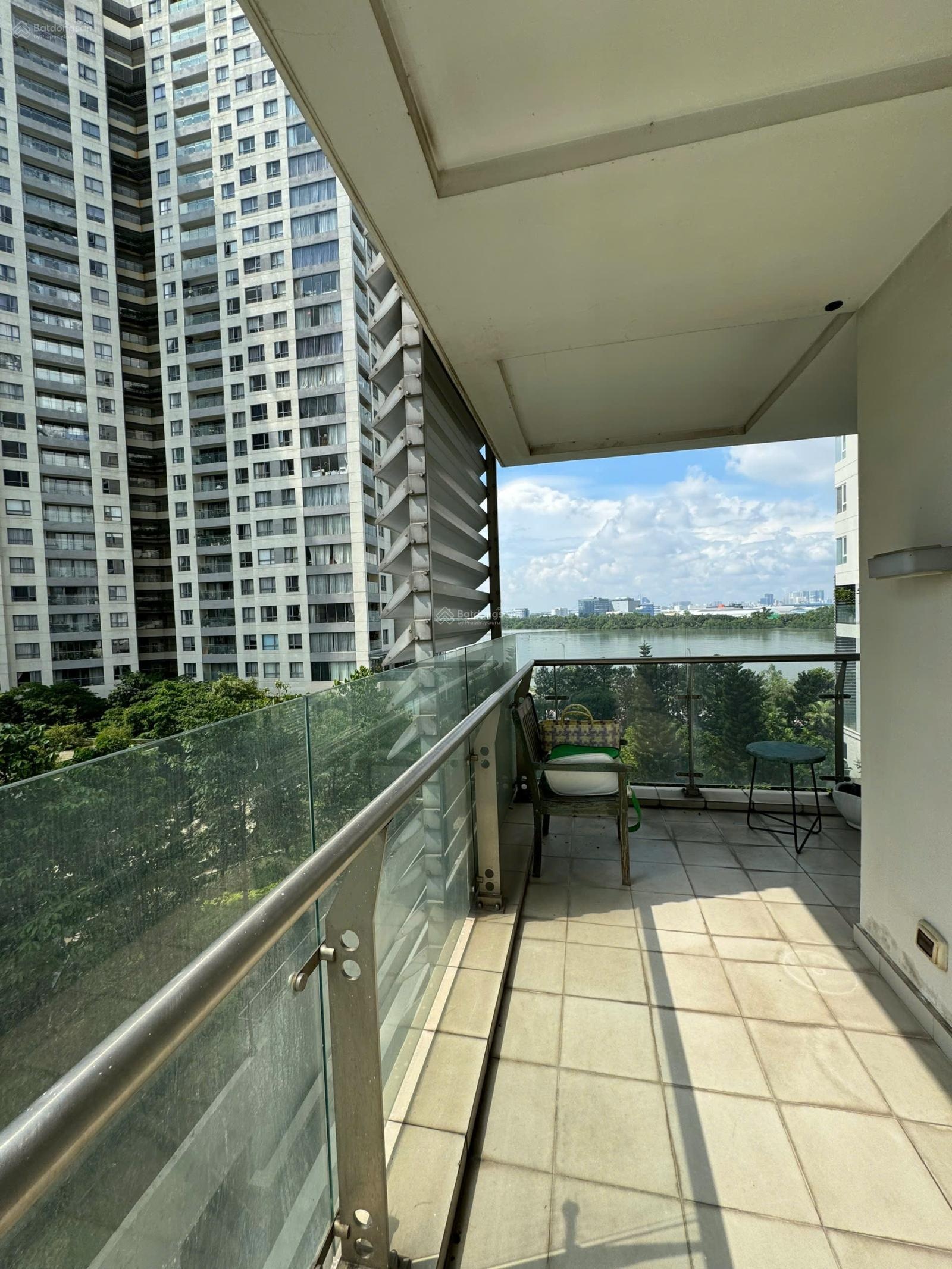 Cho thuê căn 4PN - Đảo Kim Cương ban công rộng view sông, full mặt kính phù hợp ở gia đình