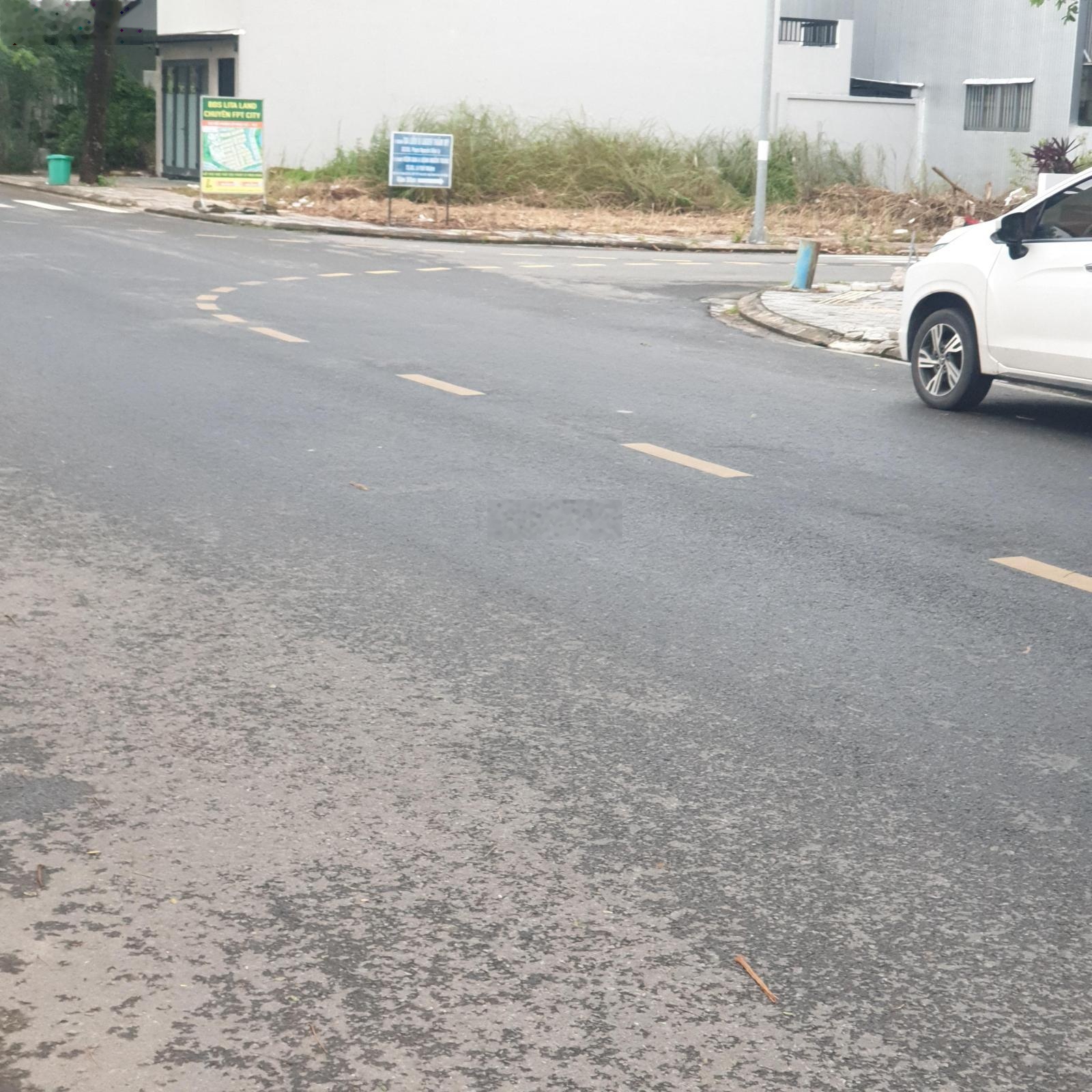 Văn phòng Quang FPT - Bán lô FPT view công viên, phân khu R3 giá rẻ