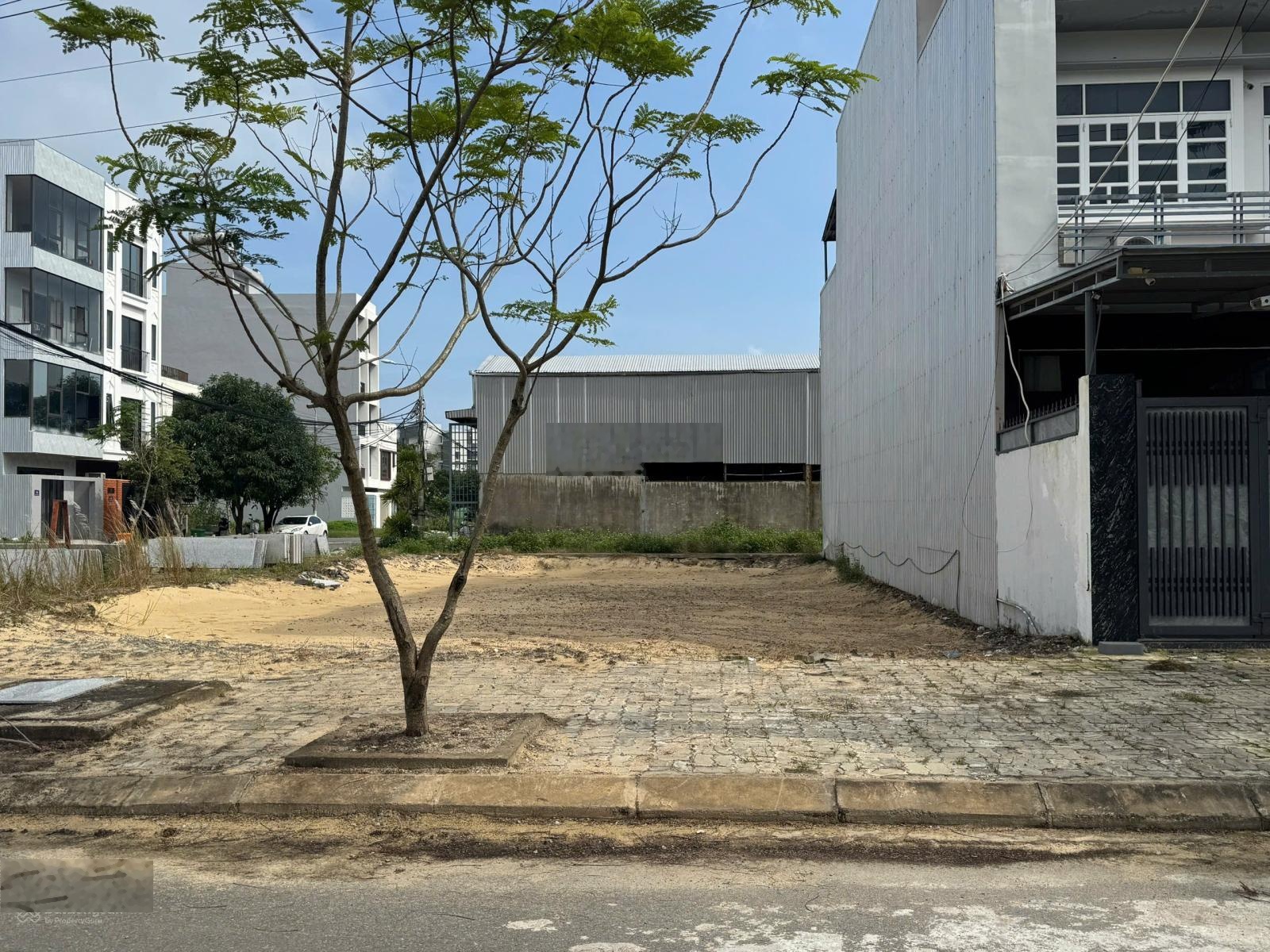 Bán nhanh lô đẹp Nguyễn Cơ Thạch 117,5m² đi bộ 2p ra bãi tắm Sơn Thuỷ. Kề góc ngã tư thông thoáng