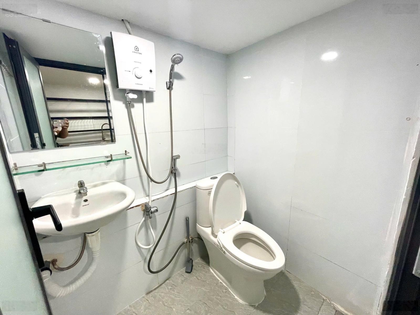 Cho Thuê Phòng Có Gác Full Nội Thất Cửa Sổ 30m2,Gác Cao Ngay Ngô Tất Tố sát Quận1, Quận2, Hàng Xanh