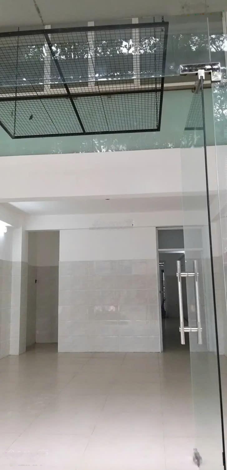 Bán nhà 2 mặt tiền đường 3/2, Quận 11. DT 4,5 * 18 ( công nhận đủ), trệt 4 lầu