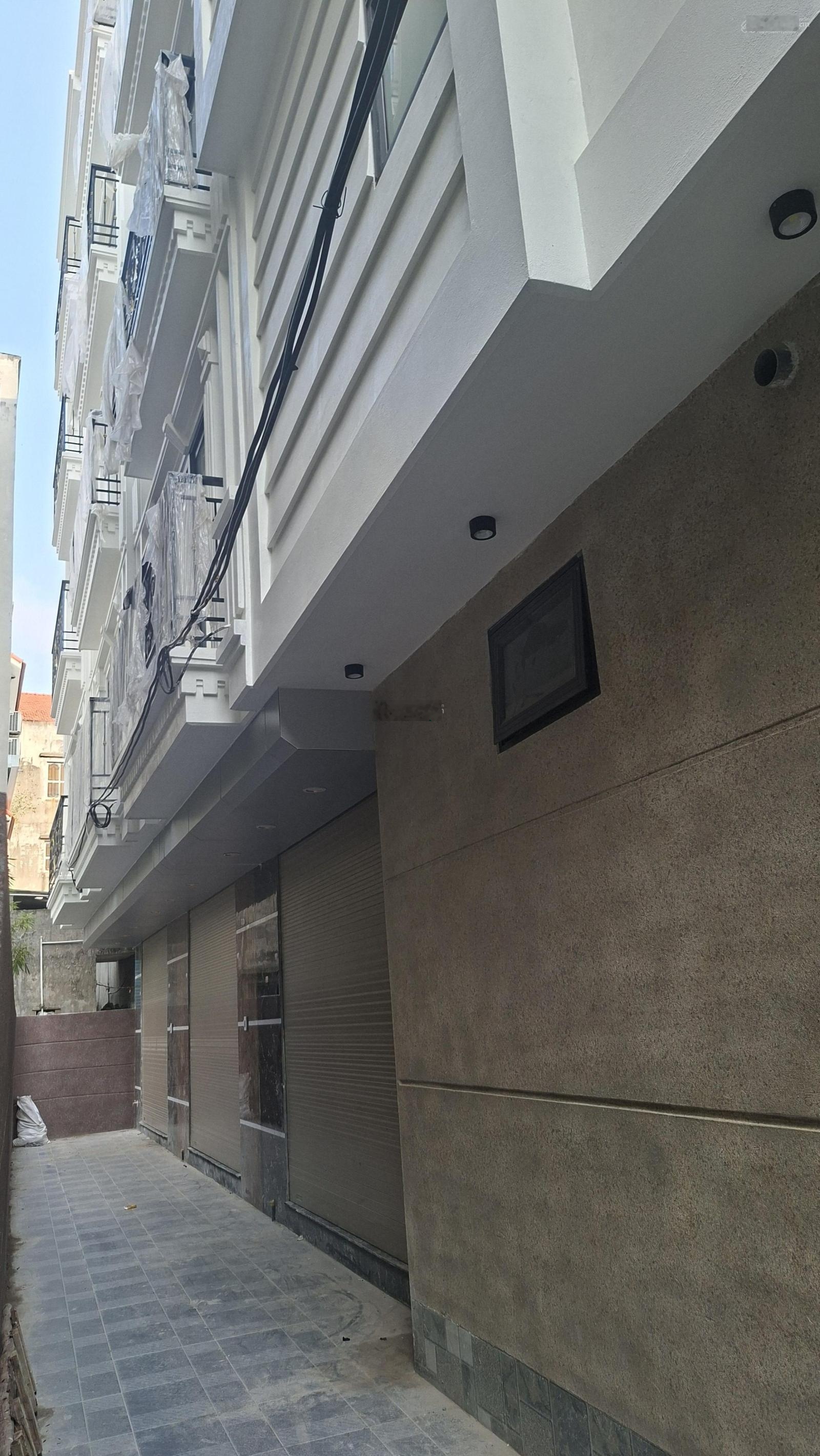 Bán Nhà văn điển ôtô cách 25m kinh doanh, nhà mới 5Tầng, mặt tiền 4,3m gần chợ thương mại văn điển