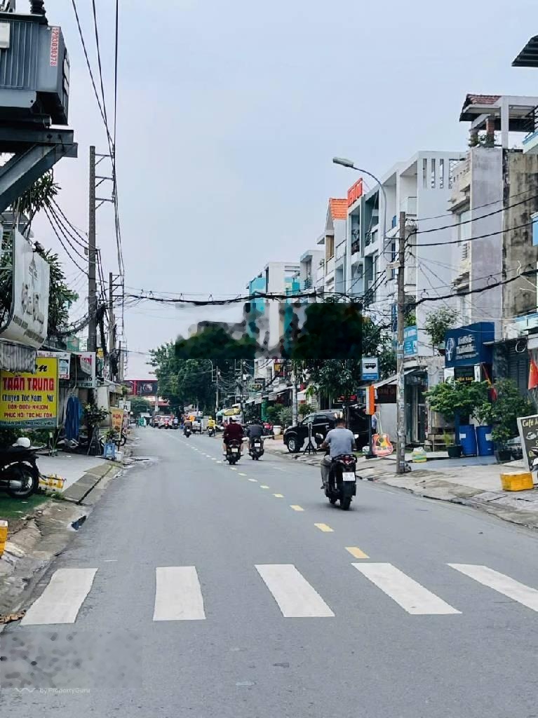 Lô đất sát mt tên lửa - 82m2 ngang 4.3 ( nở hậu 5m ) - giá chỉ : 5 tỷ nhĩnh