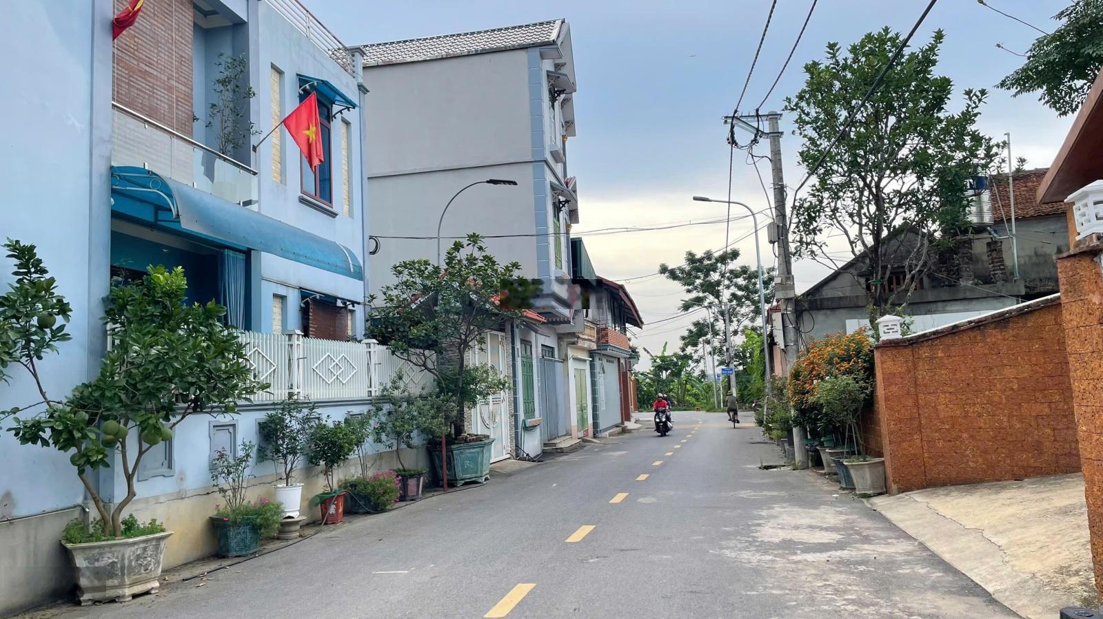 Tôi cần bán mảnh đất gần Đại Lộ Thăng Long mua lâu rồi nay bán nhanh giá 2,595tỷ, gần QH Vin 300ha