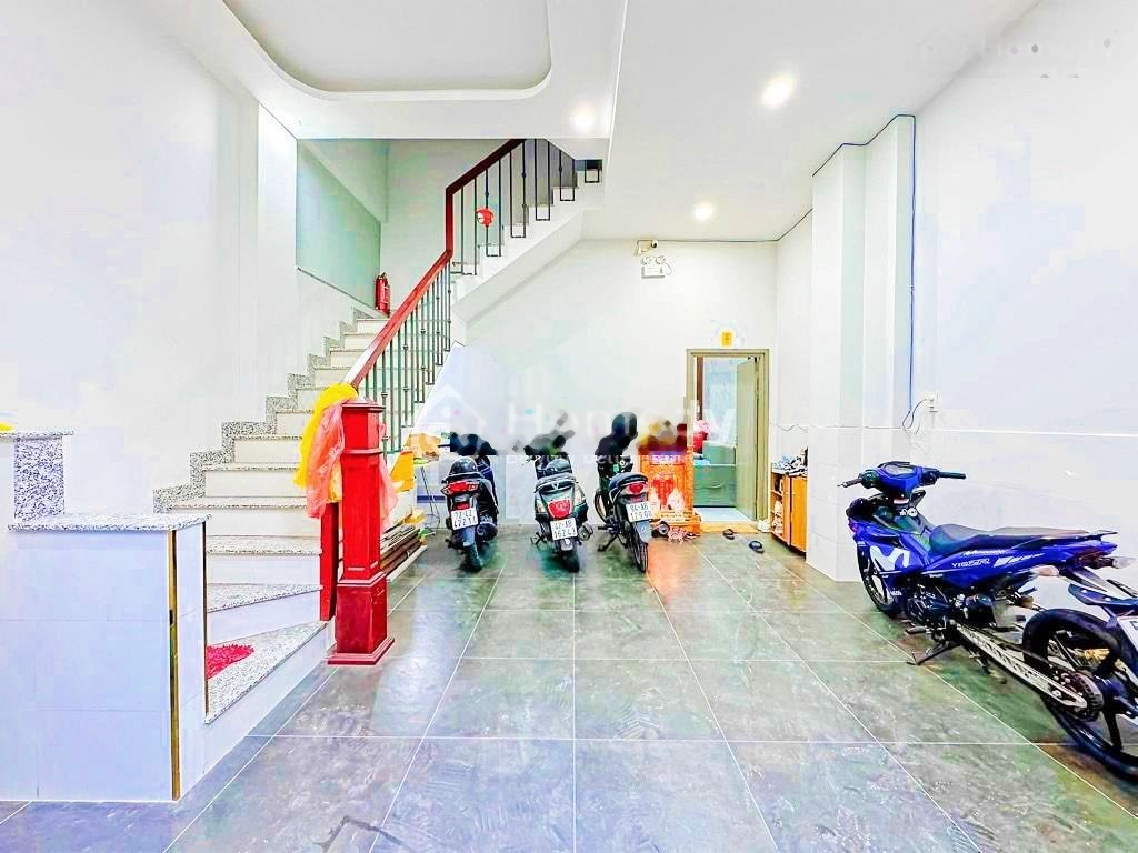 mới ken Lê Văn Lương, Q7