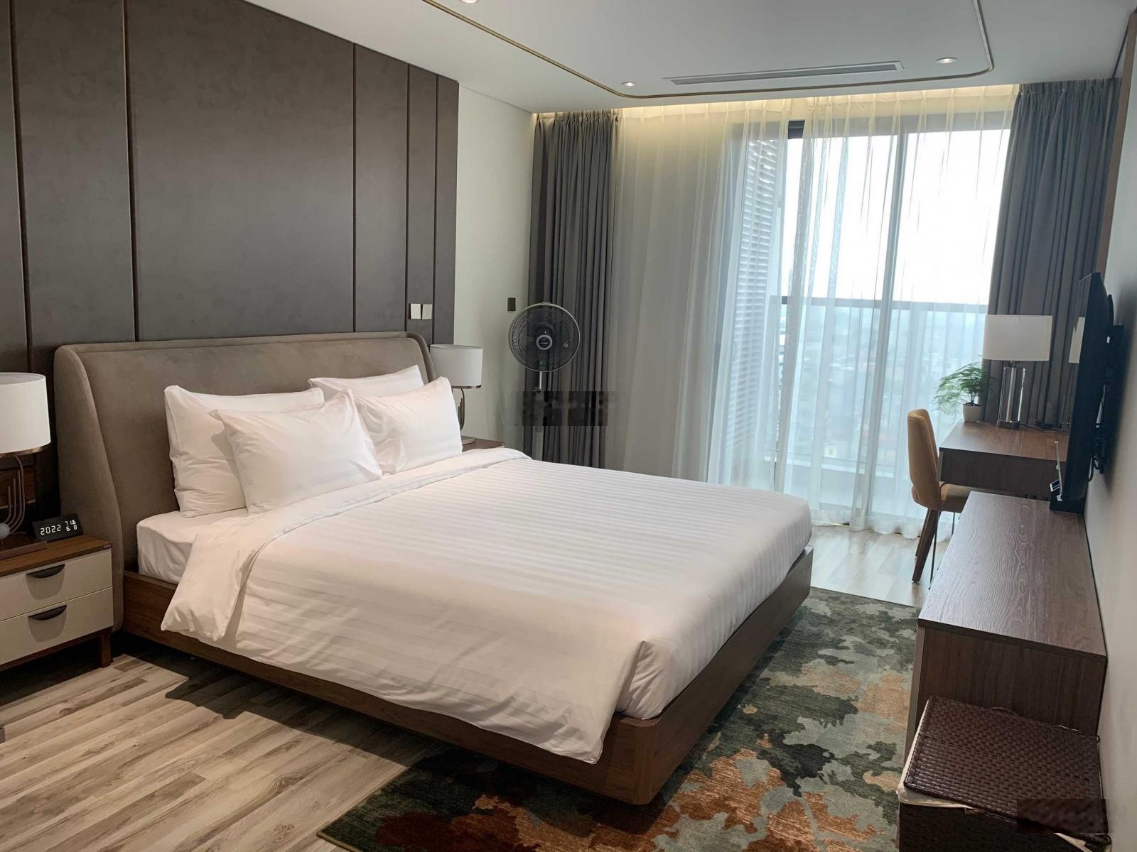 Cho thuê căn hộ Sun Grand City 69B Thụy Khuê, 160m2, 3PN, view full hồ, giá 35tr/th. LH: 0982914806