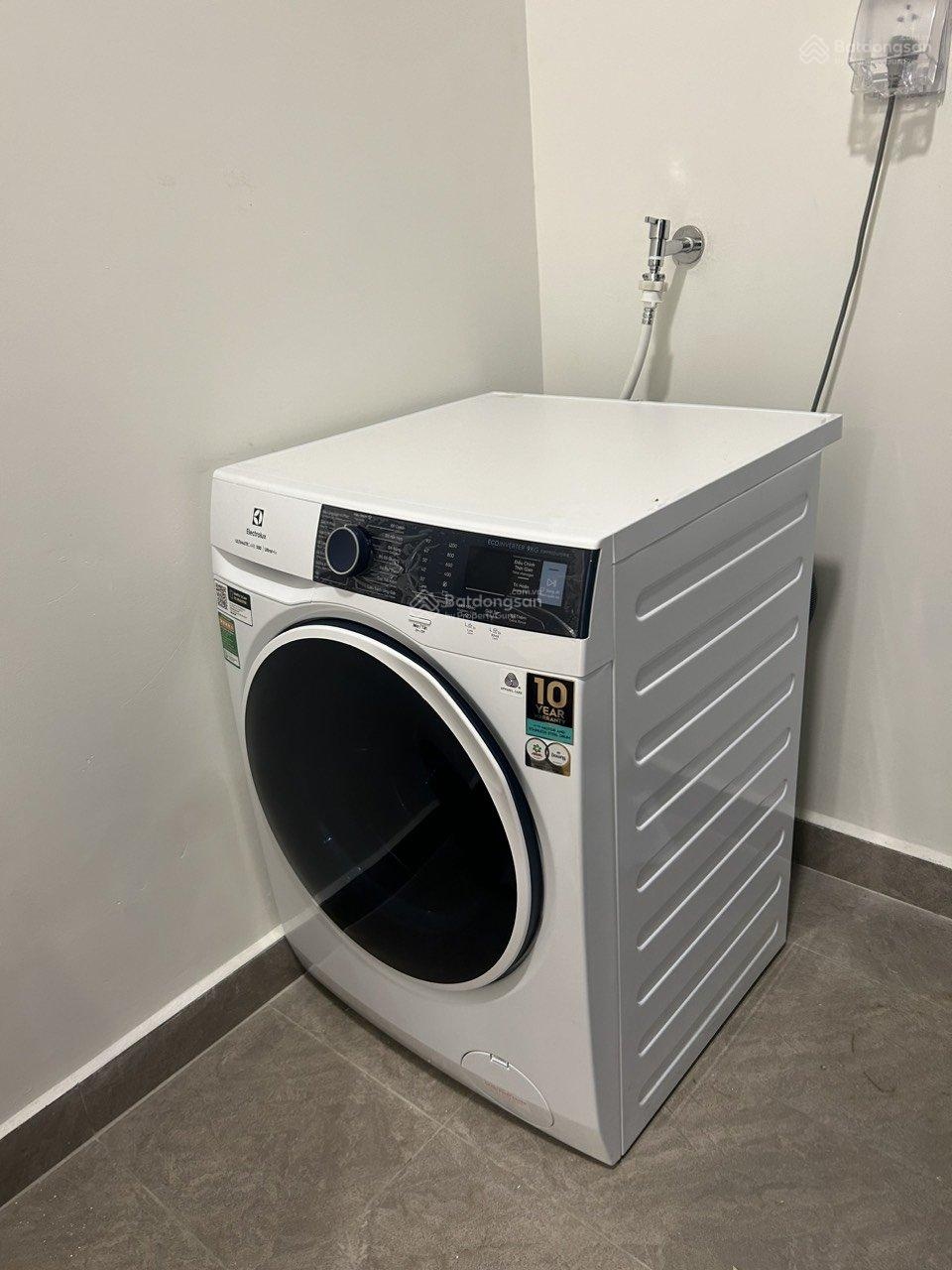 Cho thuê căn hộ tại Oriental Plaza - Tân Phú, 89m2, 2PN, 2WC, giá tốt: 10 triệu. LH: 0933813383