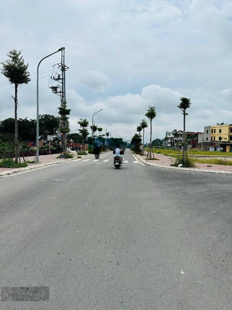 Bán Đất Đấu Giá 79m2 tại Huỳnh Cung, Tam Hiệp, Thanh Trì, 15,5 tỷ VND , vỉa hè , ô tô tránh