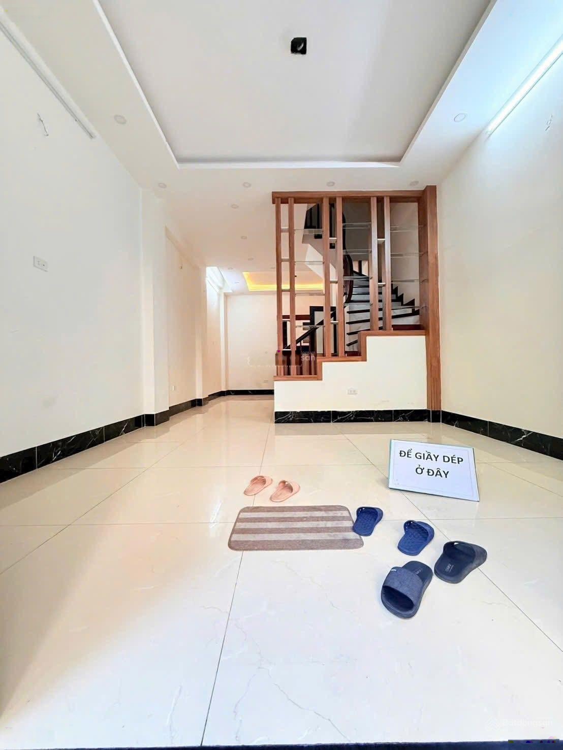 Chính chủ bán nhà Nguyễn Văn Huyên, TT Cầu Giấy 55m2x6T, MT4m giá 11.5tỷ ngõ nông thông 10m ra ô tô