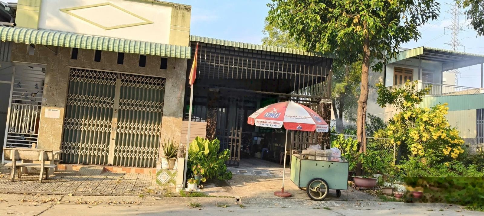 Ra nhanh dãy trọ mới ngay khu L Mỹ Phước 3, DT 150m2 có 1 kiot và phòng. Đang thuê 9tr/tháng sổ sẵn