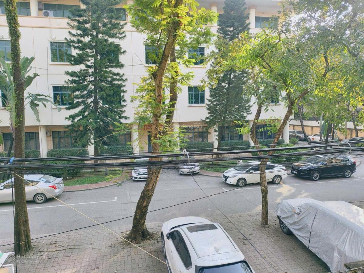 Bán căn hộ tập thể đại học Sư Phạm, DT 100m2, tầng 2, 3PN, 2VS, thoáng sáng, ô tô đỗ. Giá 5.1 tỷ