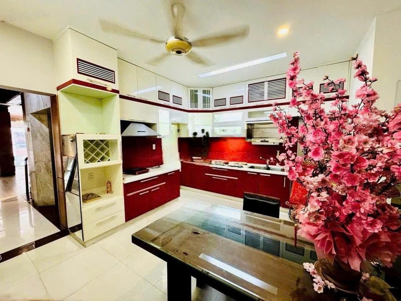 Cho thuê tòa nhà HXH Nguyễn Bỉnh Khiêm, Quận 1