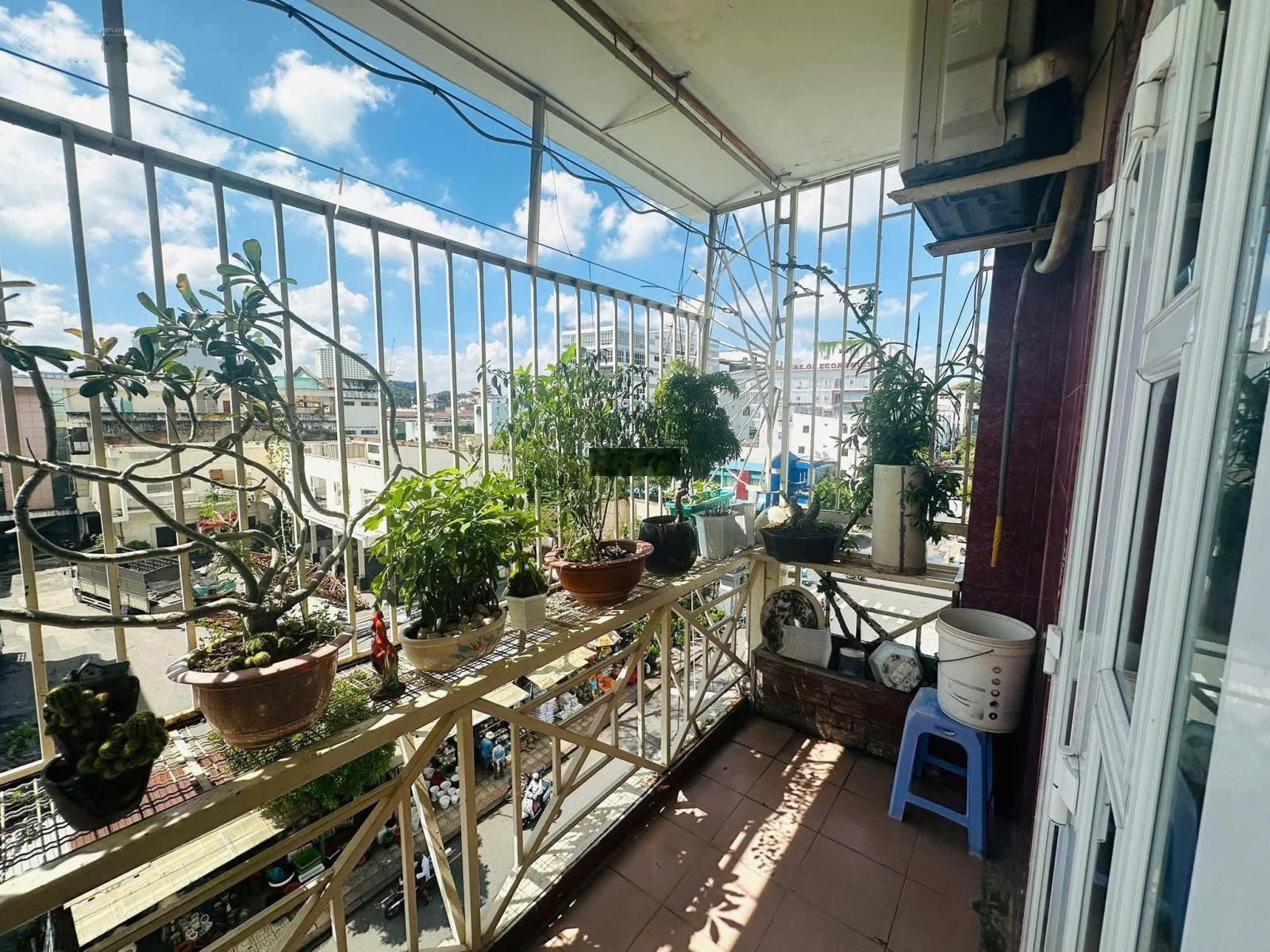 C/c Phó Cơ Điều, Căn Góc, Q11, 130m2, 3PN, 2WC, Nội thất, 10tr/tháng.