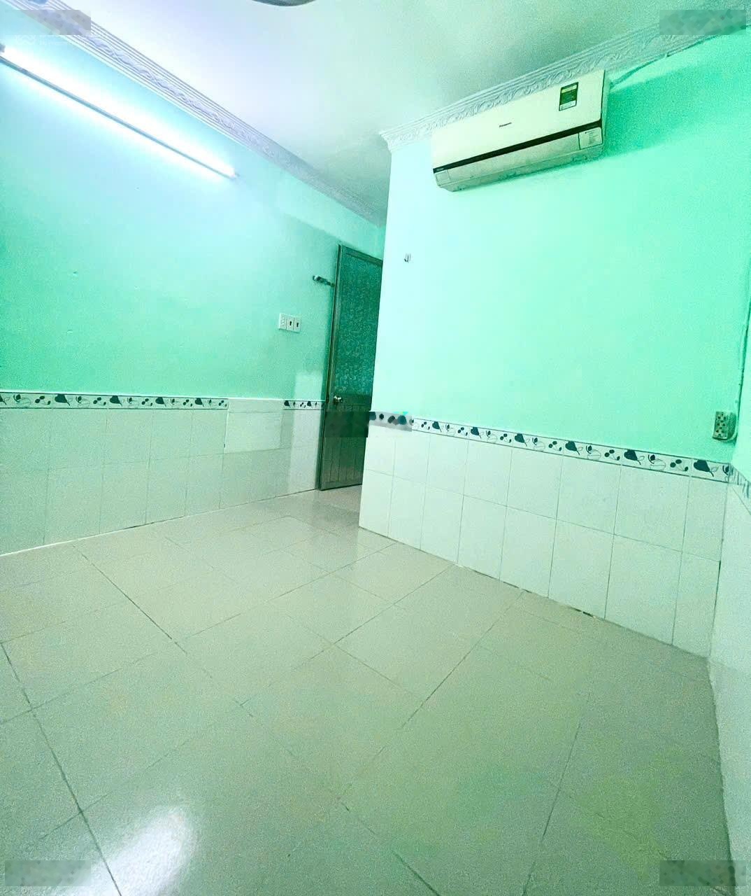 Cho thuê phòng Q10. Mới keng. Rộng rãi thoải mái. Cửa sổ ban công tolet riêng. 3tr1