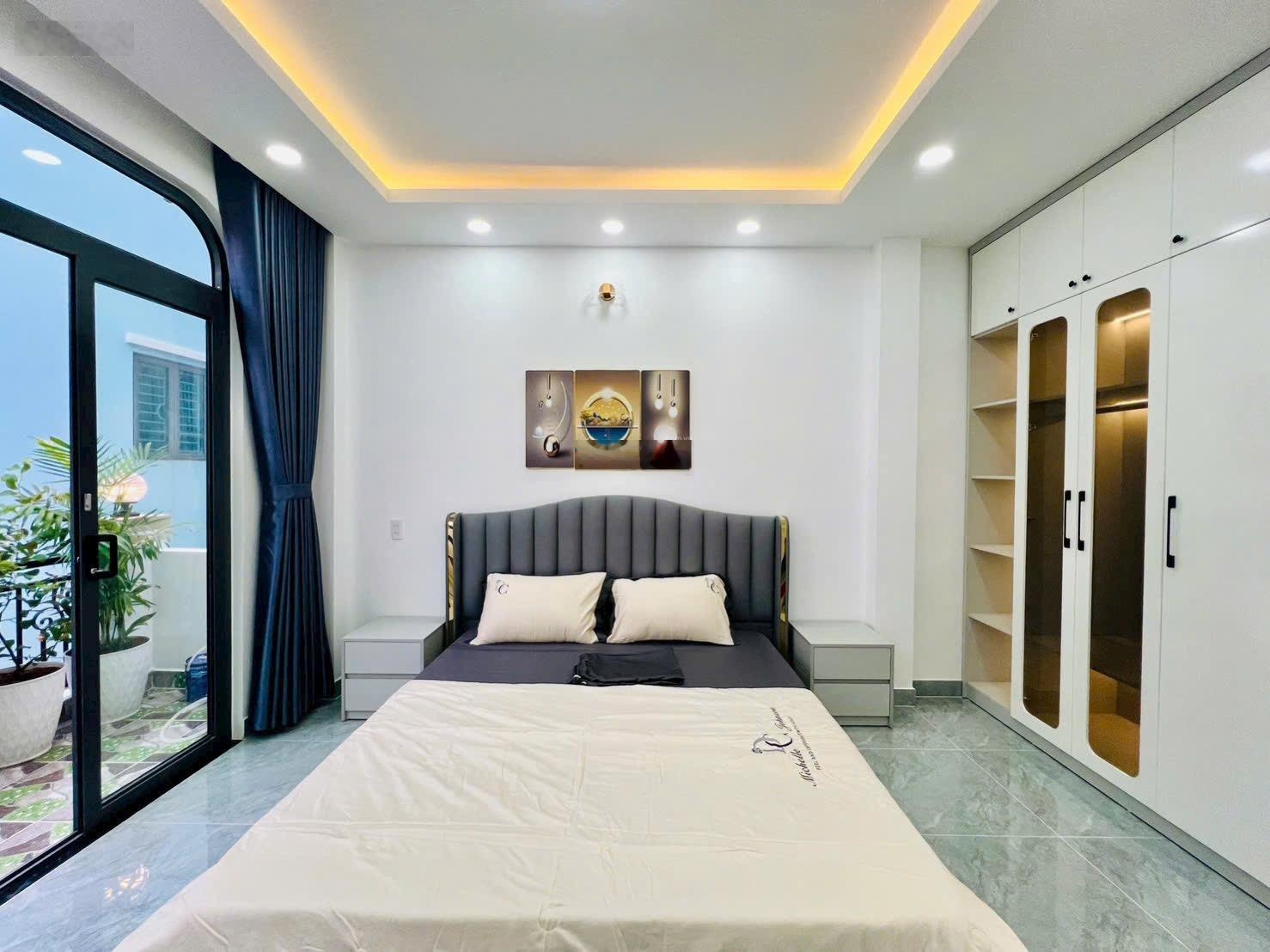 Nhà đẹp sát công viên làng hoa GV giá: 5 tỷ 550 tr thương lượng, vị trí: Hẻm Quang Trung P 8