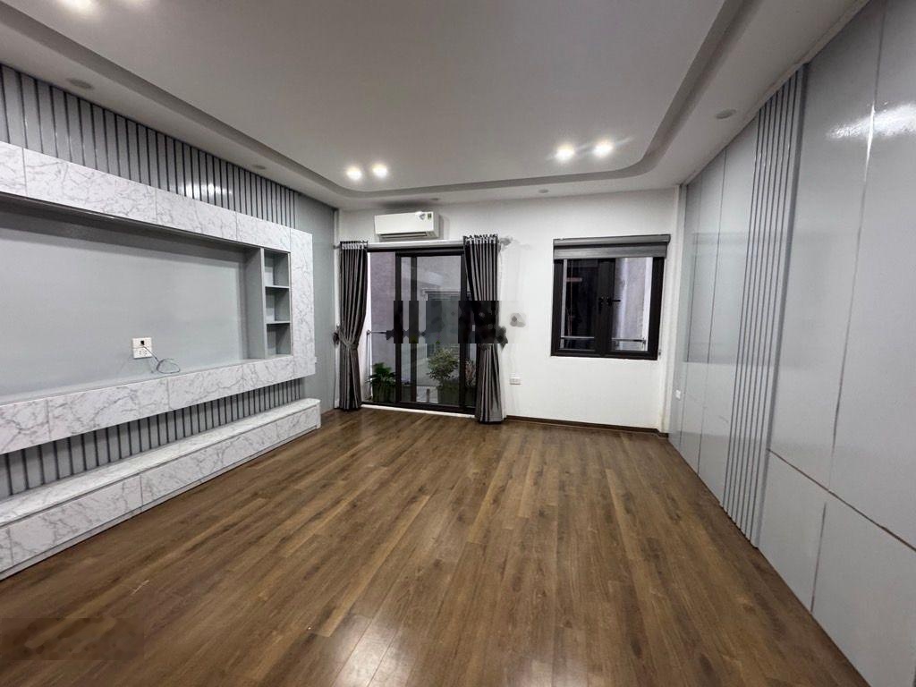 Bán nhà ngõ 61 Phố Trạm, ngõ thông ô tô tránh nhau, gara, sát cầu Vĩnh Tuy & AEON