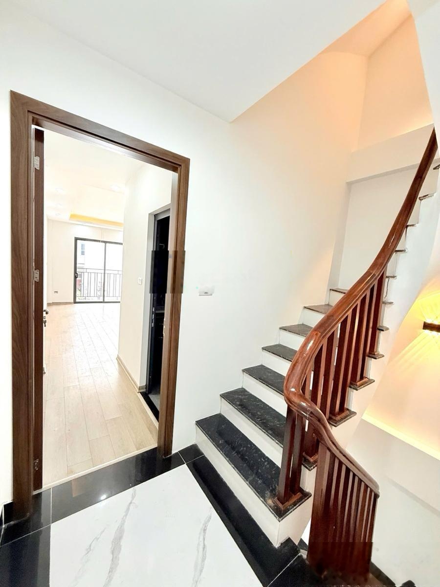 Ô tô đỗ cổng! Hoàng Mai, ngõ thông 2 thoáng, thiết kế hợp lý, tặng nội thất, SĐCC, 44,4m2 * 5T