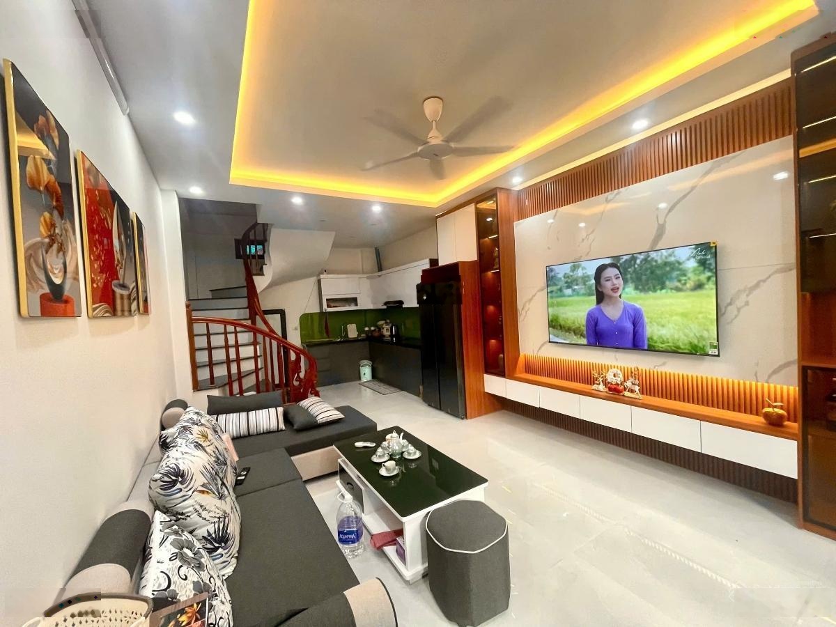 Nhà Thái Hà vị trí đẹp cần bán, ô tô đỗ cửa, ngõ kinh doanh sầm uất