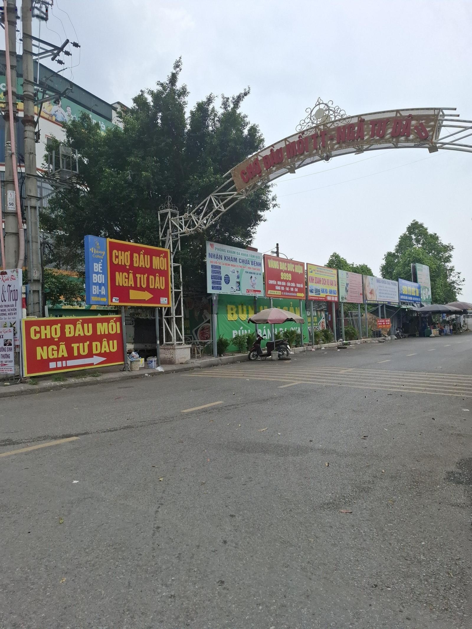 Sốc chủ cần tiền giá nào cũng bán DT 141m2, MT 9m ngõ 4m ô tô vào dân cư đông gần chợ Dâu Đô TPMH