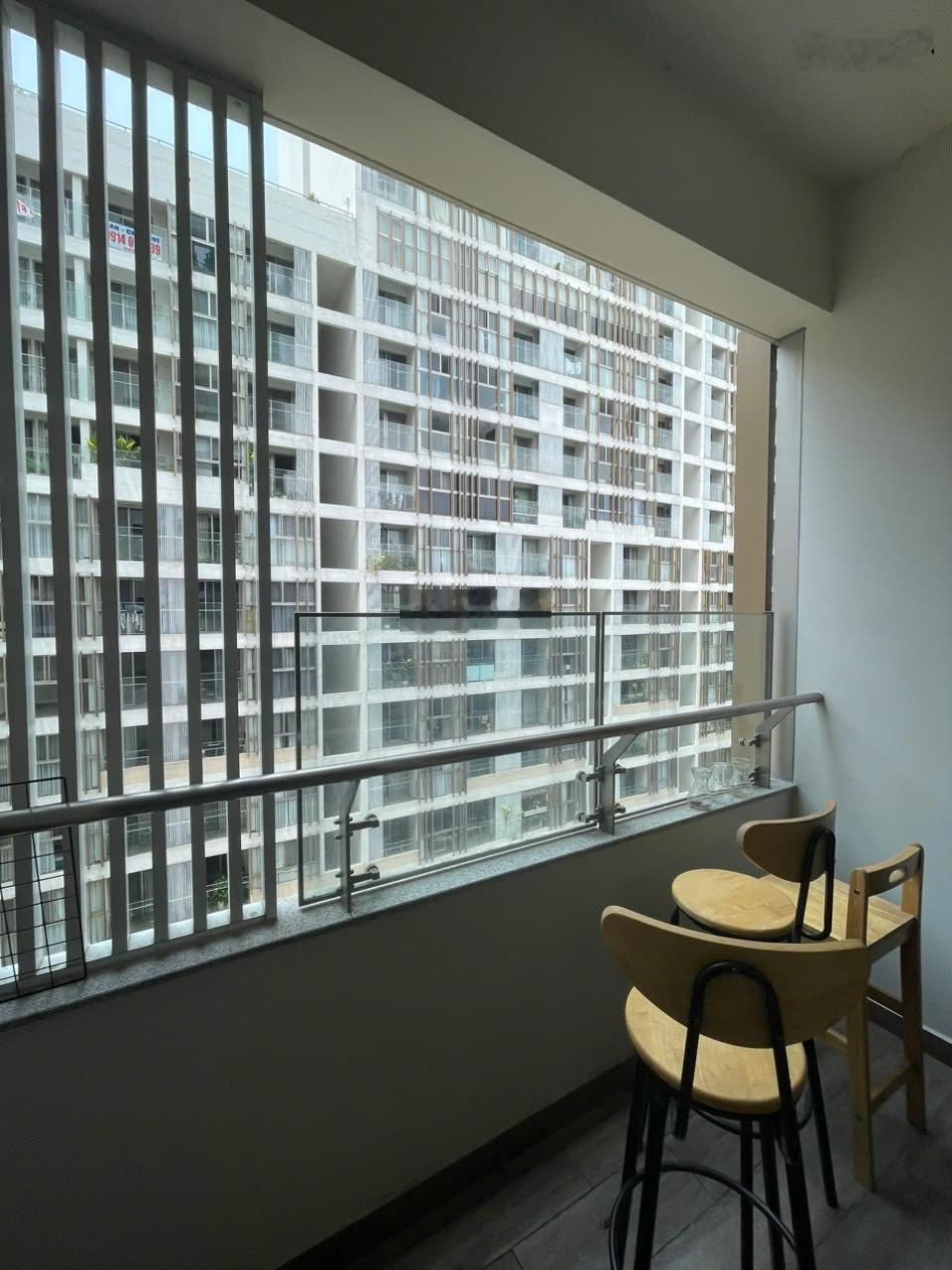 Cho thuê căn hộ midtown m6 - 2pn có ô xe tầng trệt, giá tốt