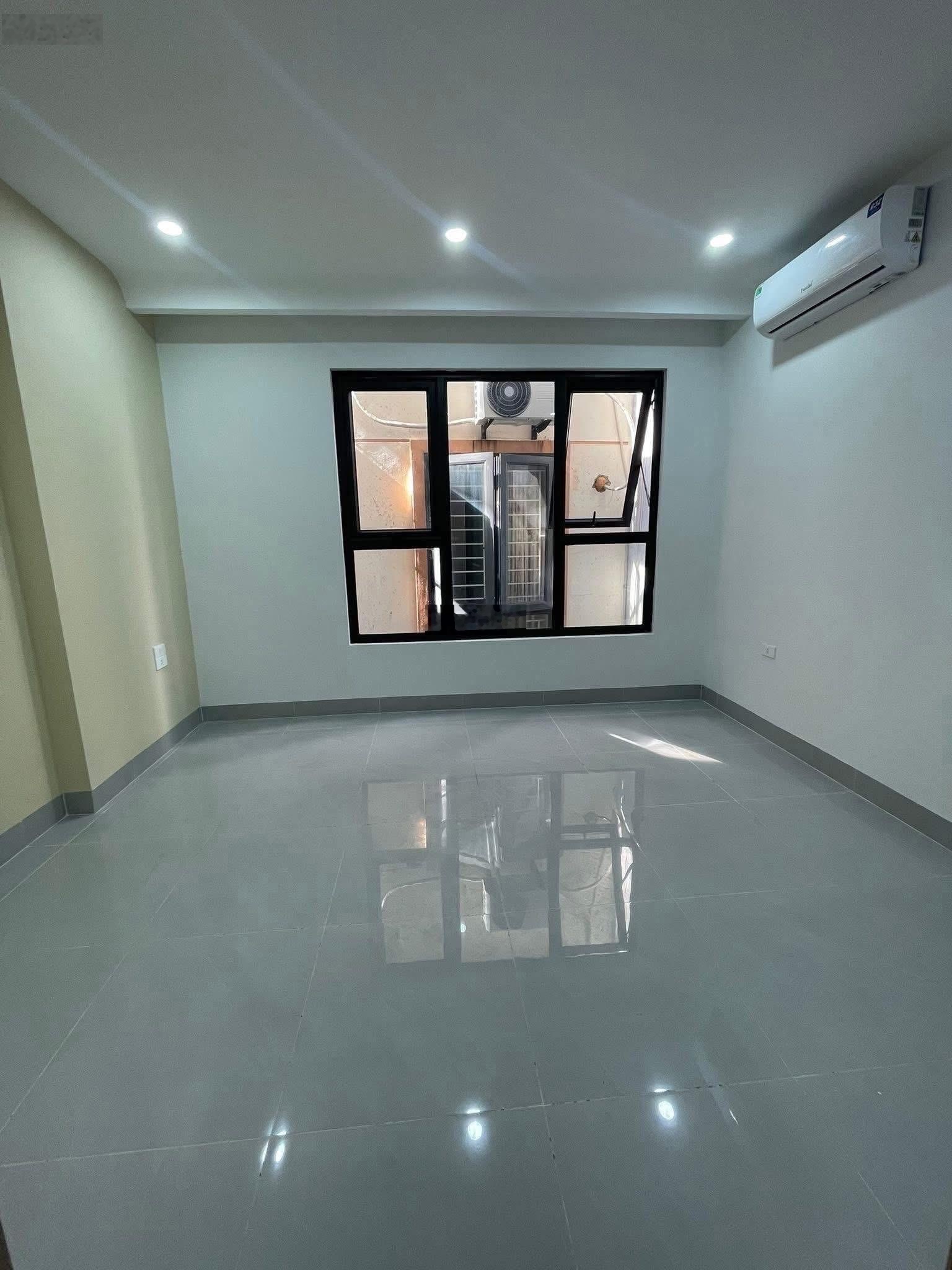 Bán nhà Ngõ 79 Dương Quảng Hàm - 38m2, 6 tầng, thang máy, giá 9.8 tỷ (nhà mới)