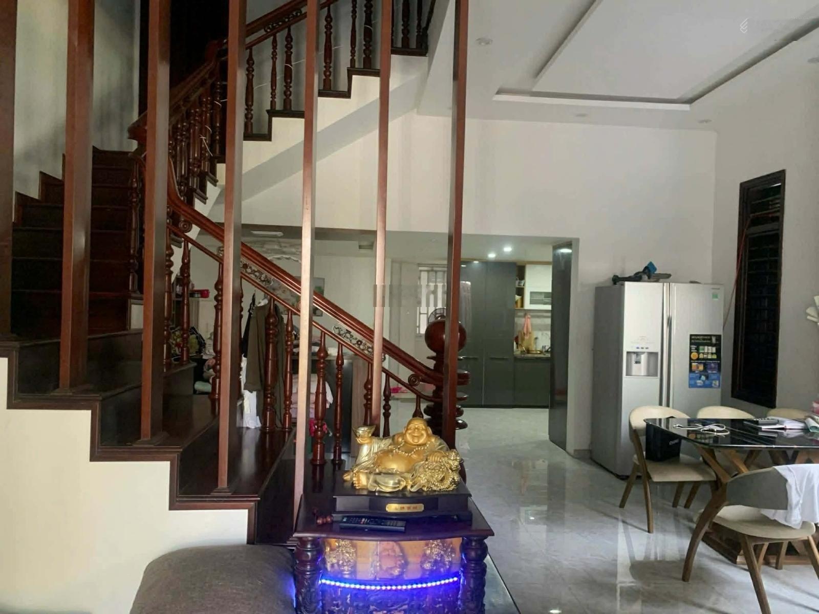 Bán nhà 3 tầng sân bóng lại thế (kqh hạ cồn trống)