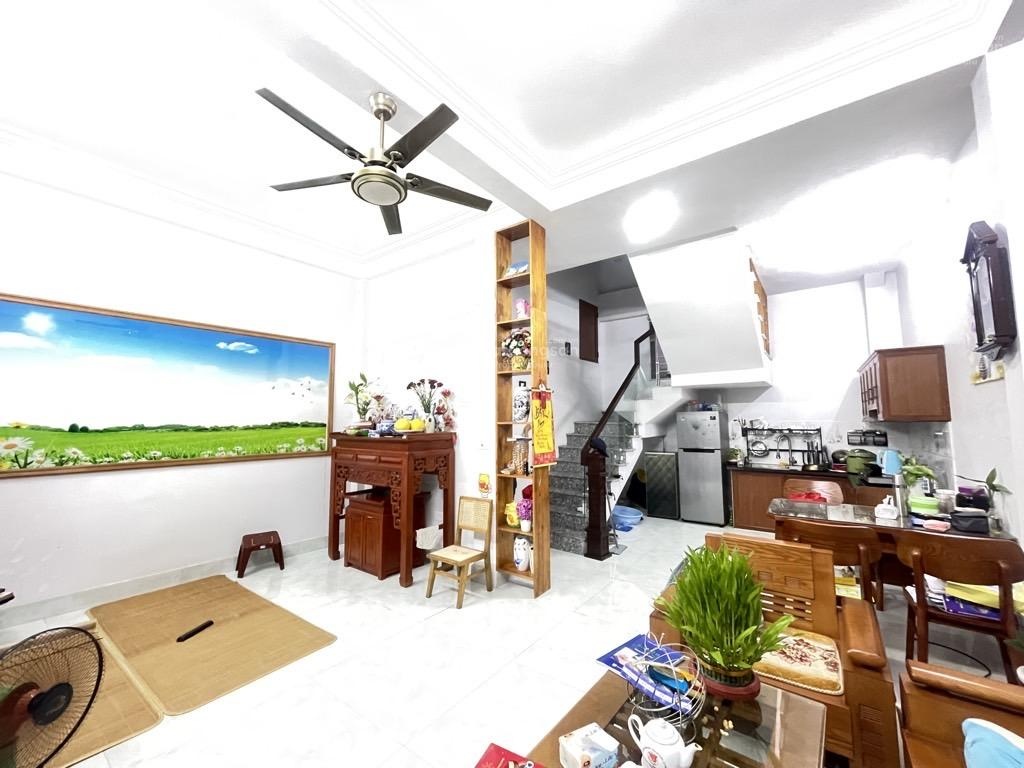 Nhà 3 tầng dân xây chắc chắn tặng nội thất giá 3.3 tỷ - TT Chi Đông Mê Linh