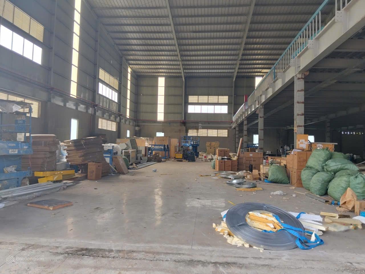 Bán kho xưởng đất: 5.400m2, kho: 4.700m2, KCN Bình Chánh, giá bán: 50 tỷ, xe cont ra vào dễ dàng