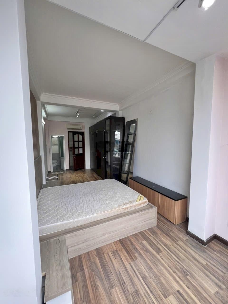 Nhà 5 tầng - Mặt tiền kinh doanh đường Phan Đình Phùng