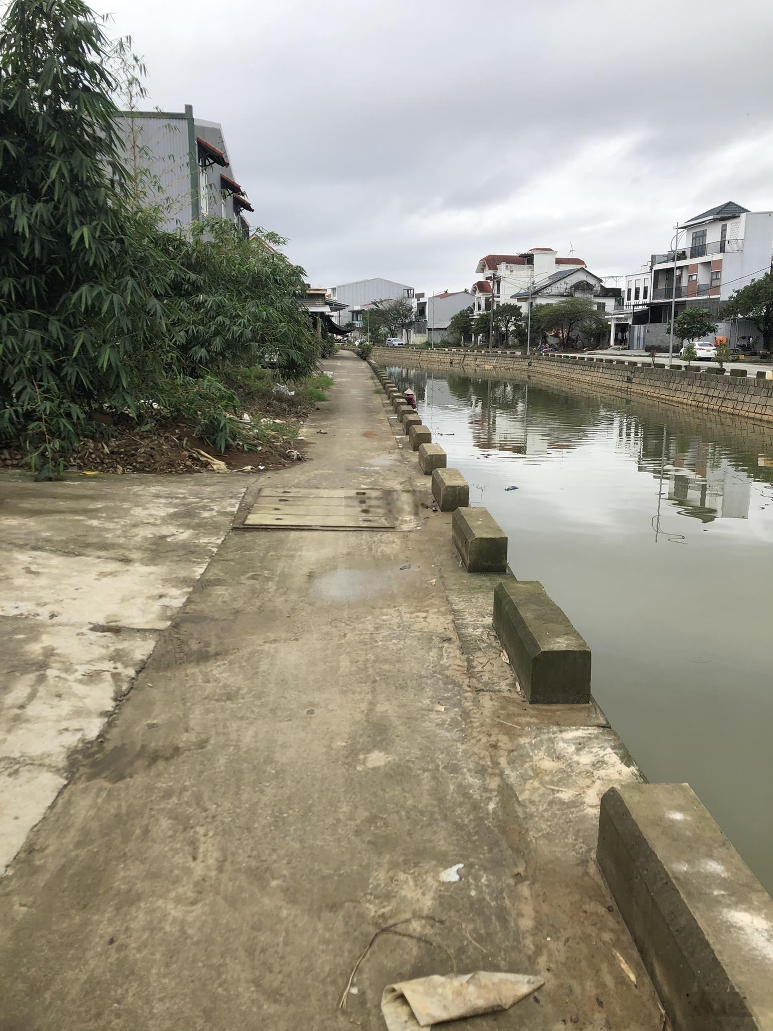 Đất mặt tiền cổng chính lại thế đường QH 14m phía sau view kênh thoáng mát phù hợp an cư