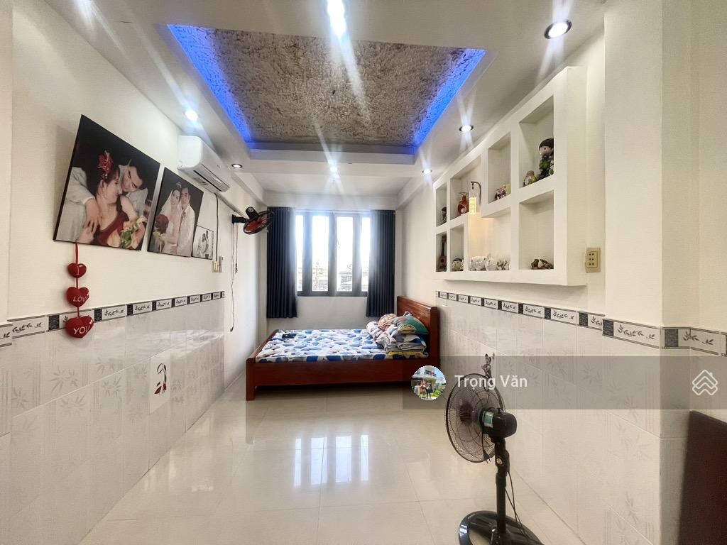 Bến Vân Đồn - 5 tầng 6pn 4WC - ngang 5,35m x 10,24m. Chỉ 8,5 tỷ