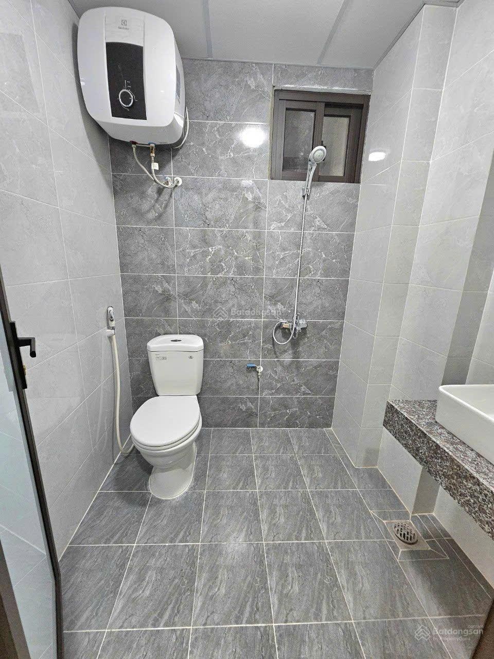 phòng mặt phố 153 Pháo Đài Láng, ô tô đỗ cửa full đồ lh 0819319555