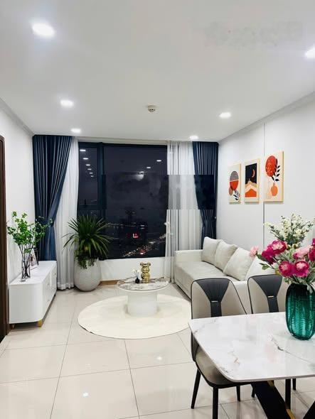 Bán căn hộ CC Rose Town 79 Ngọc Hồi - Hoàng Mai, tòa DV04 sổ đỏ 66m2 - 2pn - 5.8 tỷ. LH 0933900556