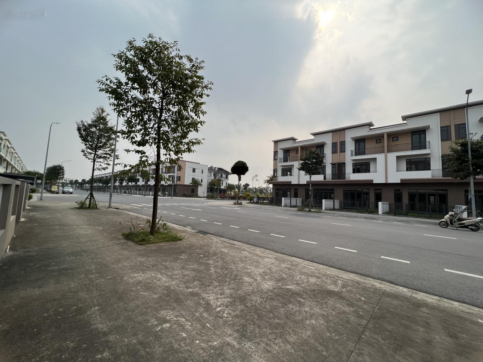 Bán gấp căn SH3 Centa City giá 9,2 tỷ hướng Đông ra đường Hữu Nghị KD siêu đỉnh