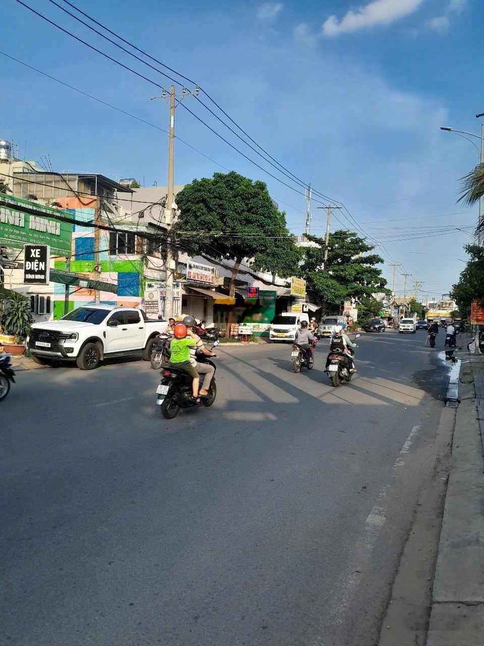 Bán đất mặt tiền Trần Thị Năm. DT: 4.3m nở hậu 6.5m x 18m tiện xây văn phòng quán cafe giá 6.9 tỷ