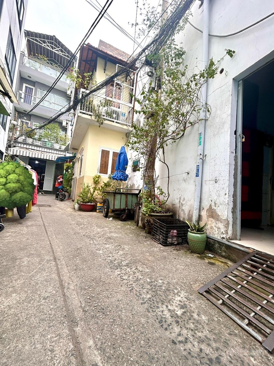 Bán nhà DTS: 129m2, ngang nở hậu 8.1m, Đ.Đoàn văn bơ, Đi xóm chiếu, Hoàng Diệu, Nguyễn Tất Thành.