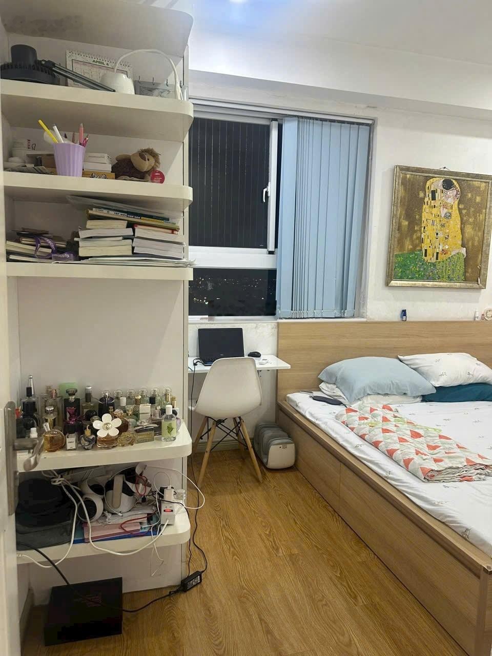 Chung cư có sổ hồng giáp Đầm Sen cần bán gấp, 2 phòng ngủ. Lh 0933002632