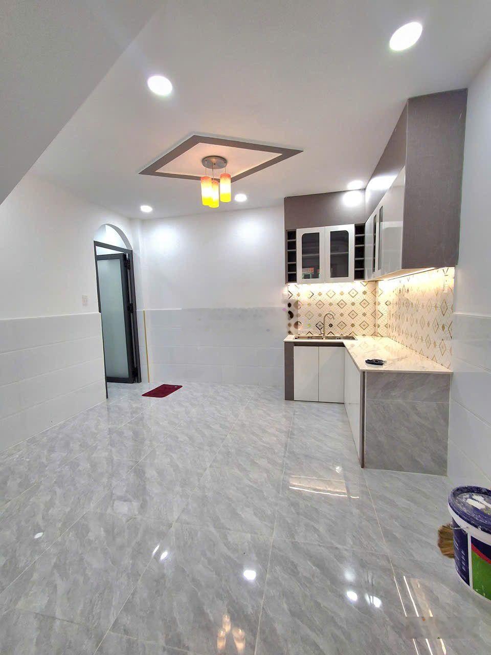 Bán nhà Lò Gốm - P8.Q6 1 Trệt 2 lầu , 4 PN , 3 WC . 4 Tỷ 680 sổ hồng riêng DT : 3,8m x8m