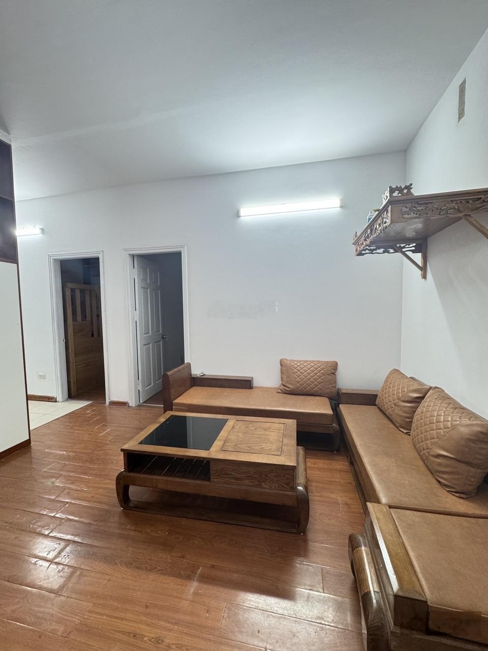 2 tỷ 4 ( TL ) bán chung cư 3 PN + 2WC . Sẵn sổ đỏ