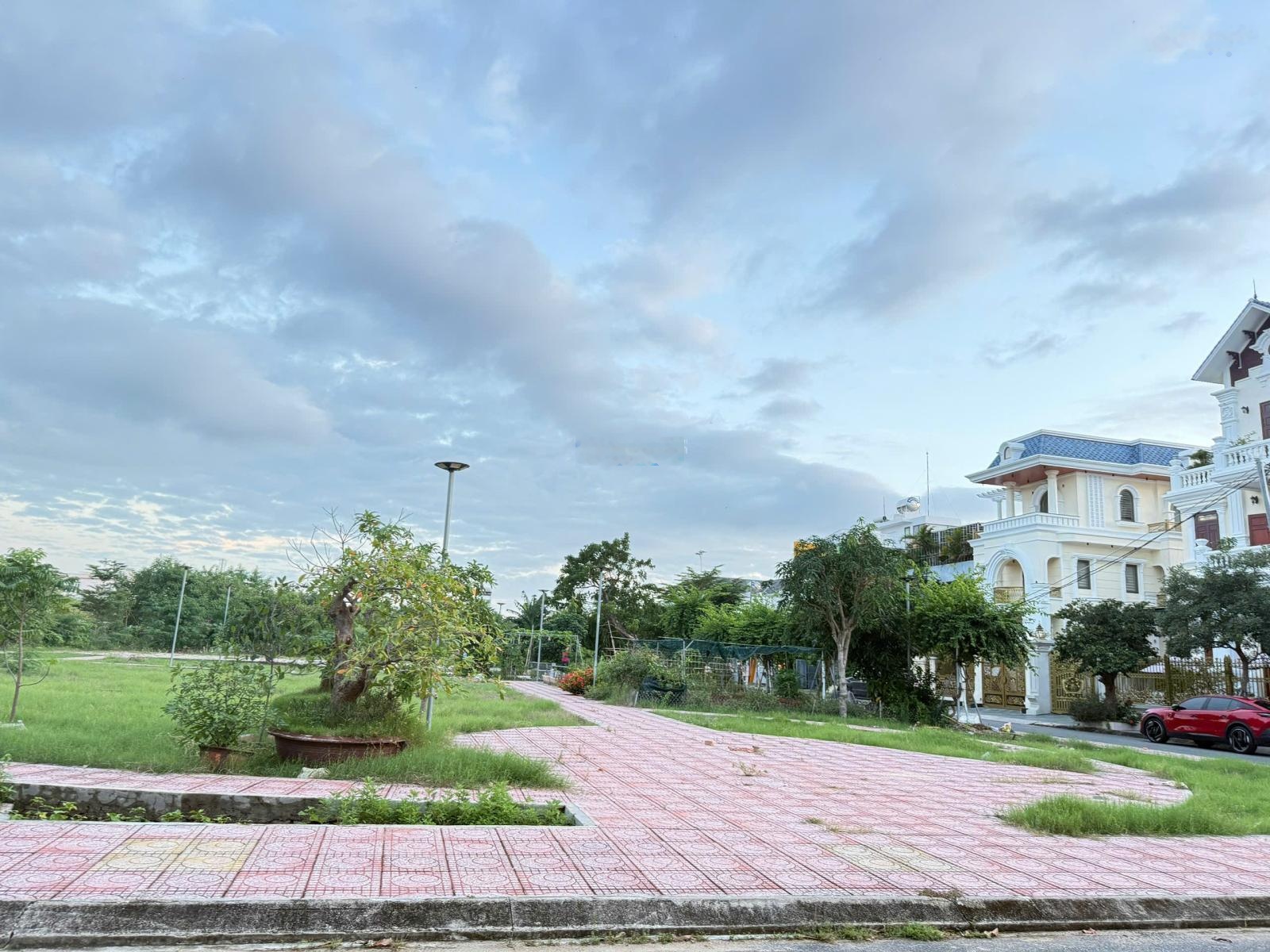 Biệt thự đẹp có thang máy có sổ hồng KĐT HUD Phước Long A chỉ 17,8 tỷ/ LH 0768530544