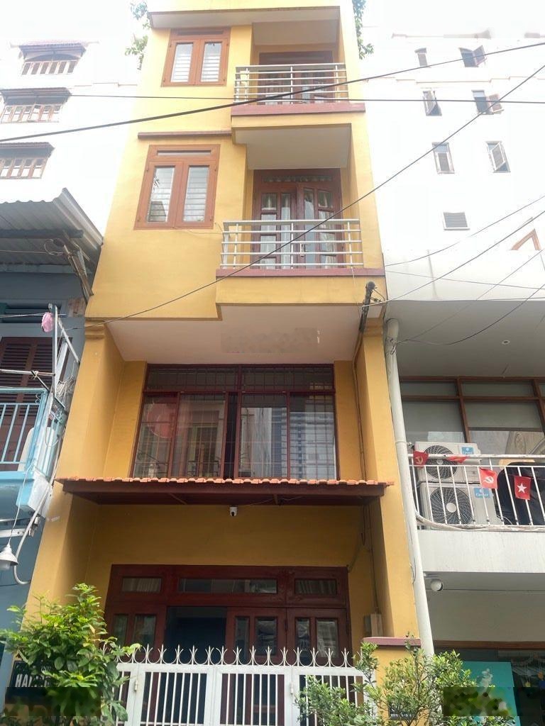 Bán nhà riêng tại Nguyễn Trung Ngạn, 6 tỷ, 23m2, 2PN, 3WC, p. Ăn, pk, p. Thờ, sân T, pháp lý đầy đủ