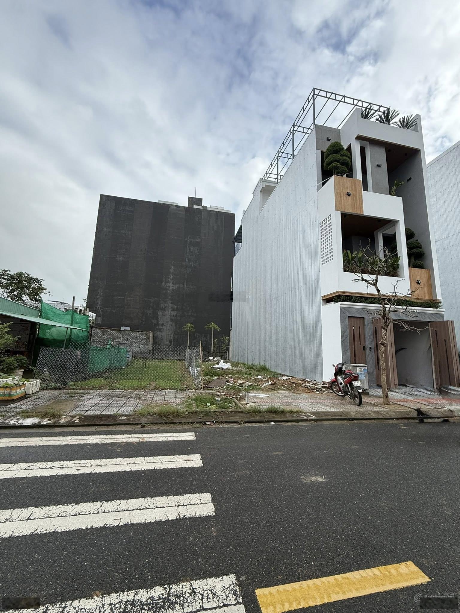 Bán đất trục thông Hòa Phú 29, Khu E Kim Long, DT 100m2 giá 7.65 tỷ