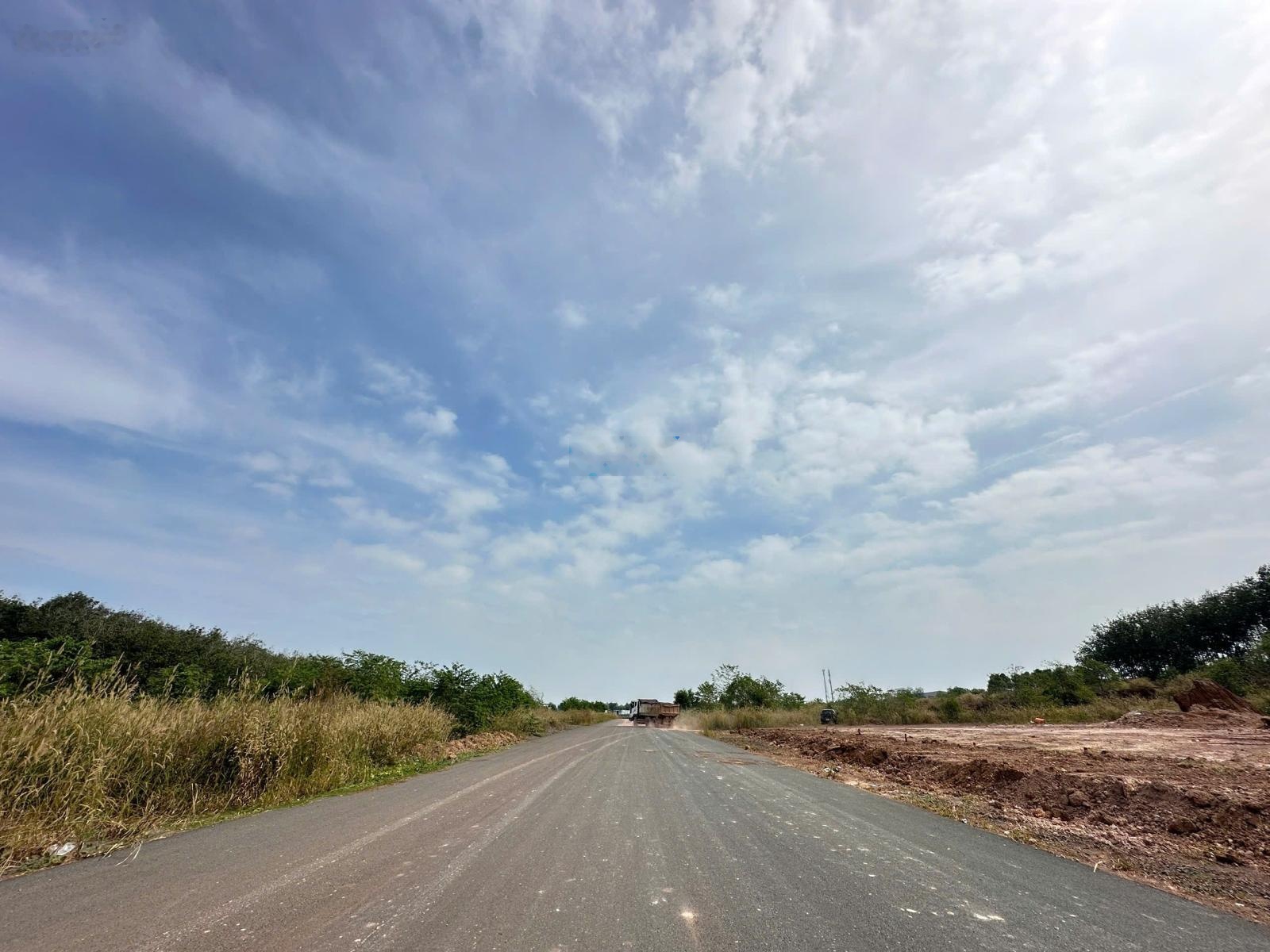 Bán đất xây trọ ngay KCN Bắc Đồng Phú hiện hữu, đừong nhựa 32m - sát DT741 (còn 2 lô kề) 390tr