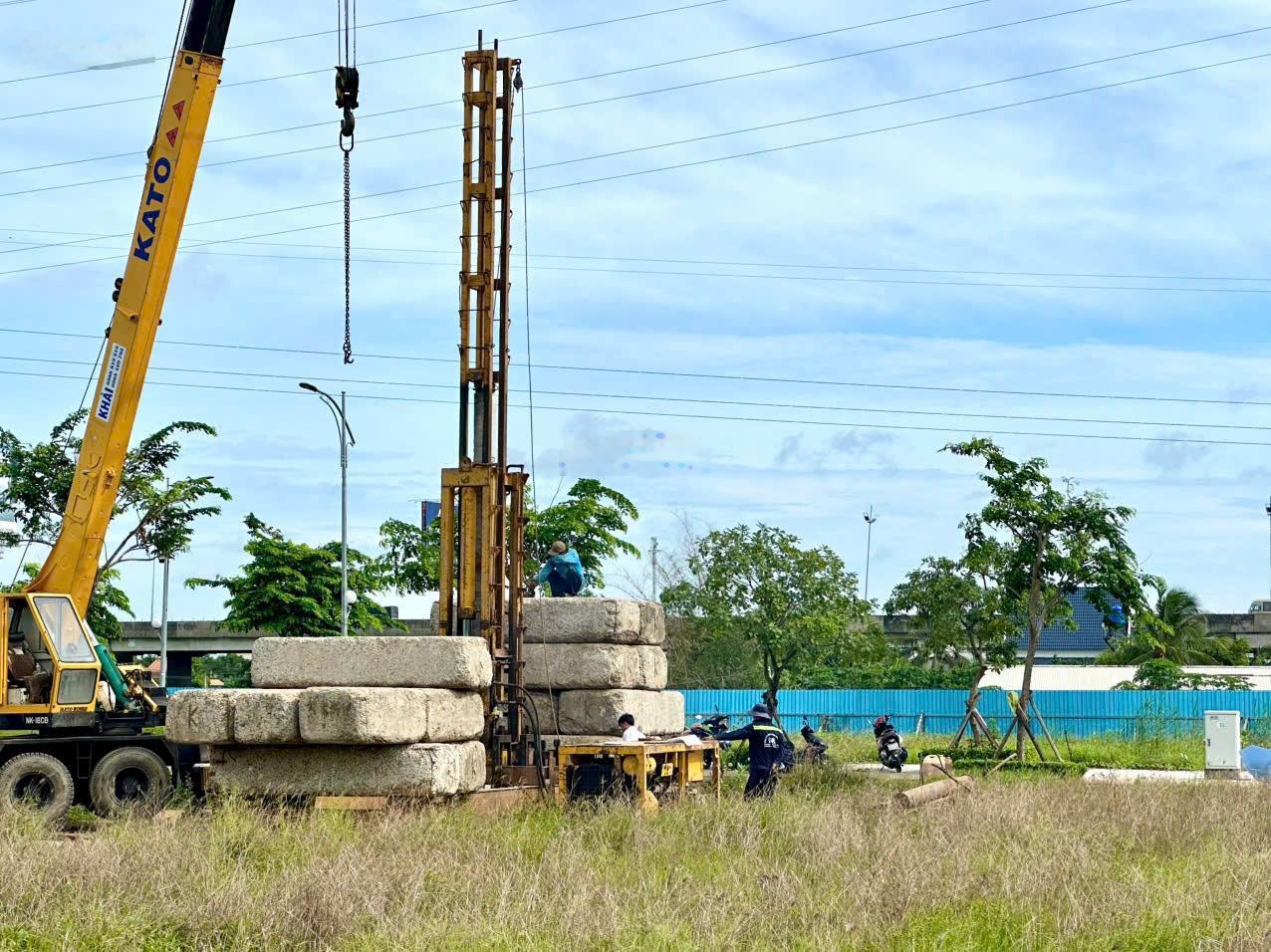 Ngộp bán lô đất 95 m2. Đầu tư giữ tiền .Giá 2 tỷ. Sổ riêng công chứng ngay. Lh : 0901425283 Oanh