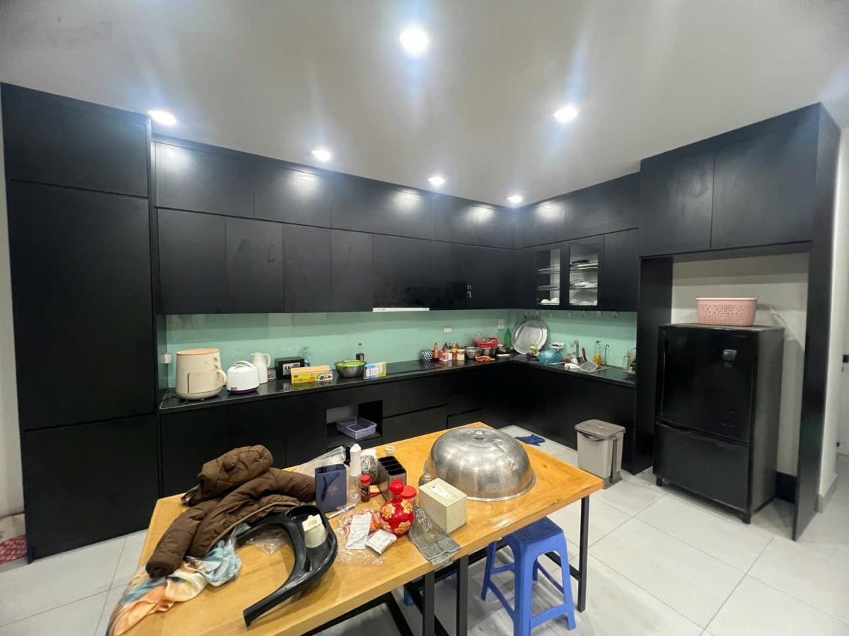 Mặt phố ái mộ - vỉa hè - kinh doanh lô góc sẵn ô chờ thang máy- tiện ích bạt ngàn