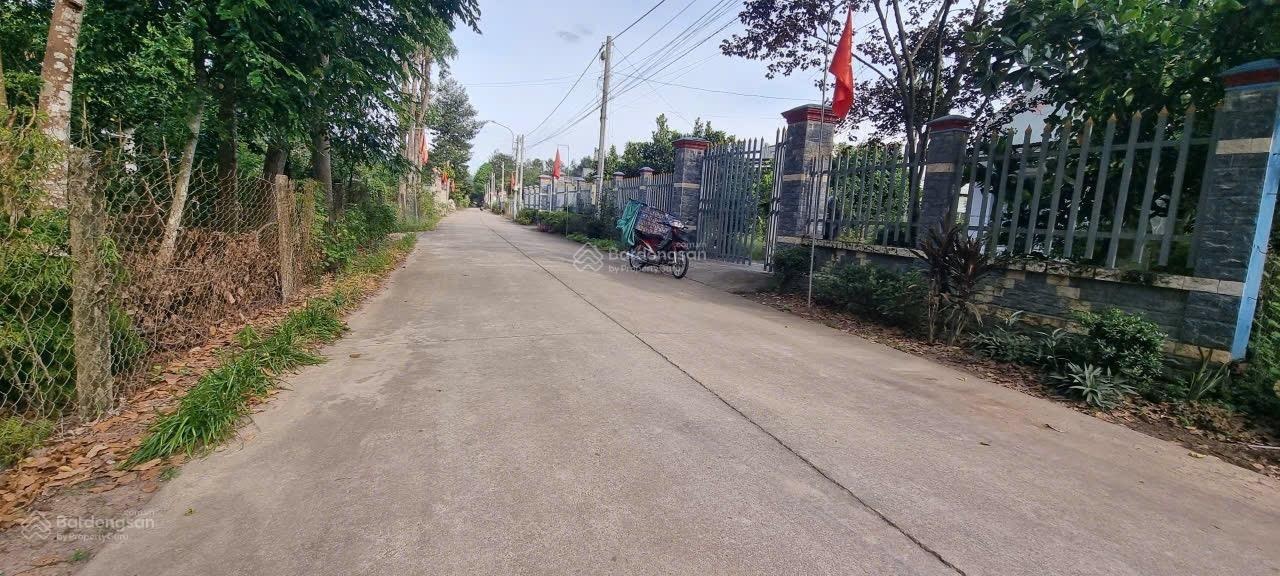 chính chủ cần tiền bán gấp 2 lô 500m sổ hồng riêng đường 7m gần trường học gần chợ dân cư đông đúc